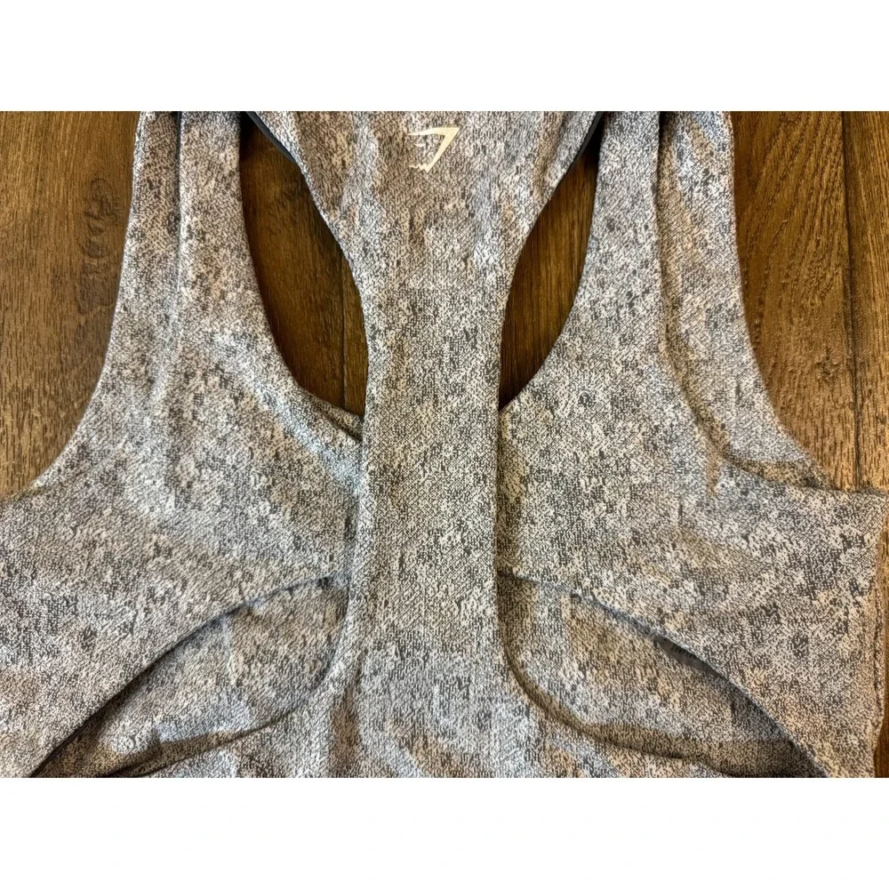GymShark‎ Womens Sports Bra Medium Dry Management Gray Discontinued Ladies Top